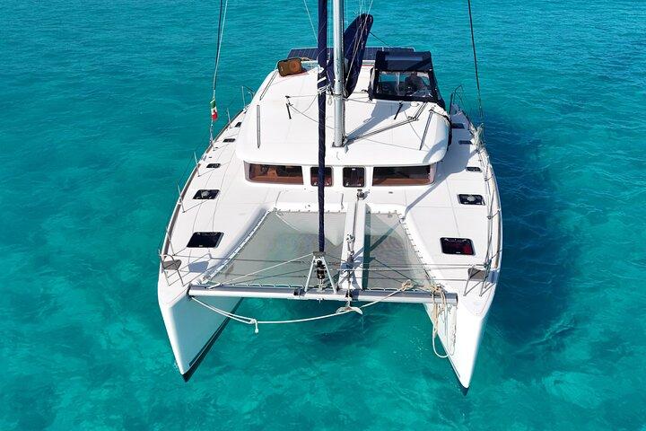 Passeio Privado de Super Catamarã para Isla Mujeres