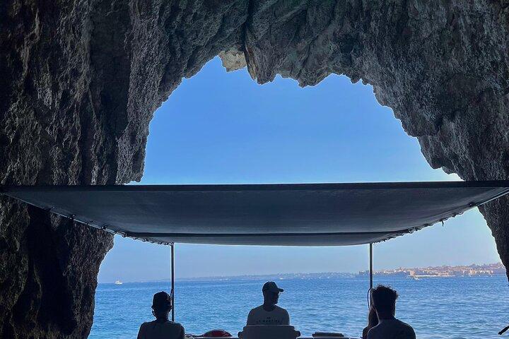 Ortigia Island och Sea Caves Båttur med Prosecco