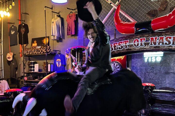 Mekanisk Bull Ride med Skip The Line adgang