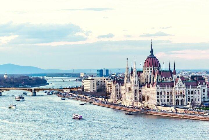 Privat transfer fra Prag til Budapest med 4 timer af Sightseeing