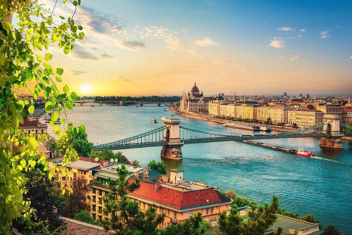 Transfer privado de Praga para Budapeste com 4h de Sightseeing