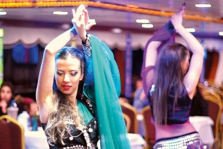Istanbul Night Bosphorus kryssningstur med transfer och middag