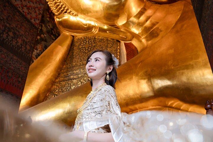 Fotografia de Trajes Tailandeses Tradicionais em Wat Pho (Phra Chetuphon)