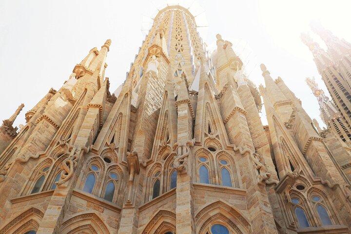 Visite privée du quartier gothique et de la Sagrada Familia avec billets