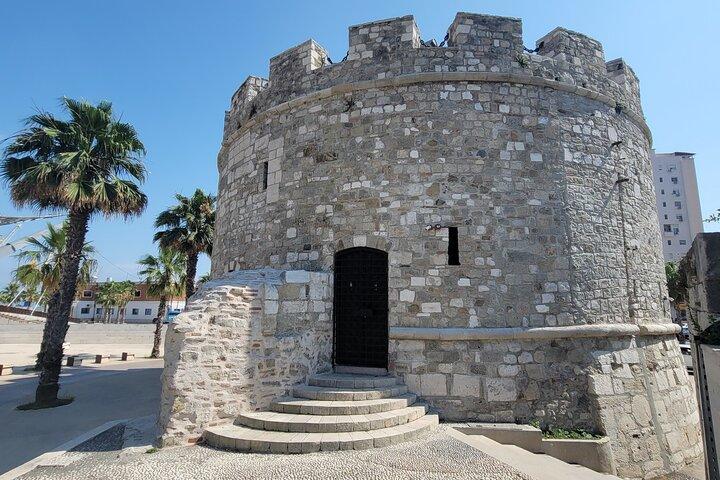 Hey Albania : da Tirana a Durazzo – Storia, cultura e panorami costieri