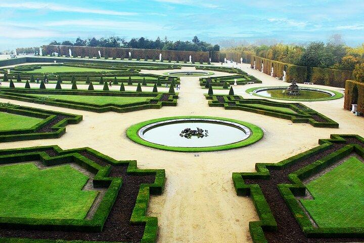 Paris-Versailles Hin- und Rückfahrt im Van mit Tickets