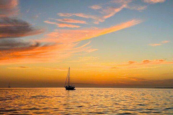 Iate particular com pôr do sol em Papagayo e menu gourmet ou premium.