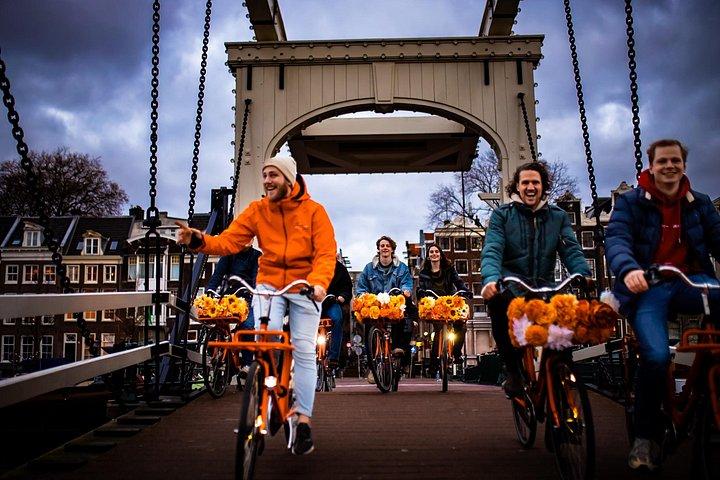アムステルダム市内の見どころガイド付き自転車ツアー