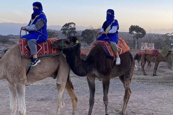 Kleine Gruppe zu Atlas Mountains 4 Tälern, Waterfulls und Kamelreiten Erfahrung