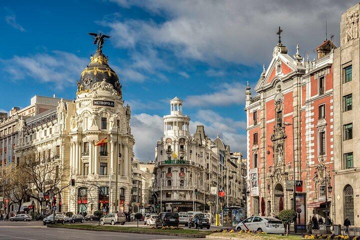 Madrid naar Porto met optionele stops in Salamanca en Ávila