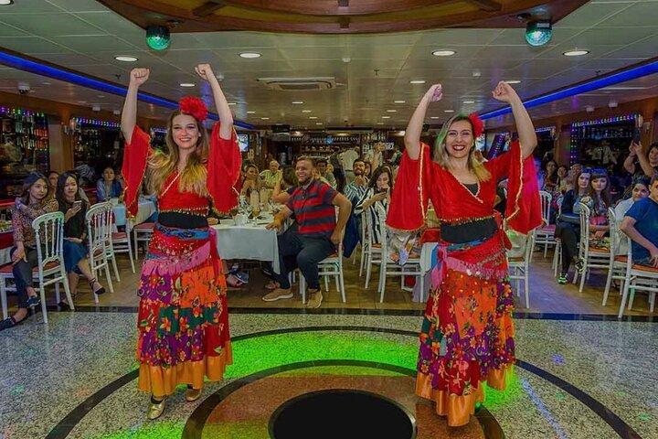 Istanbul Night Bosphorus kryssningstur med transfer och middag