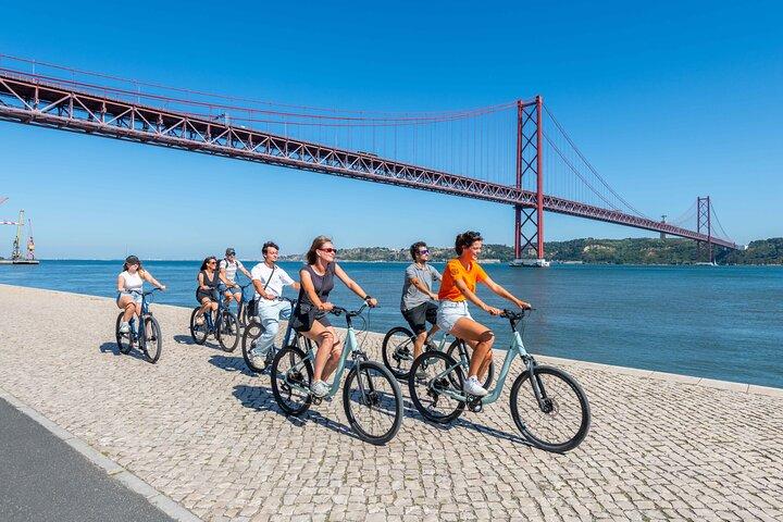 Lissabon Fietstocht langs de rivier van Belém naar Lissabon