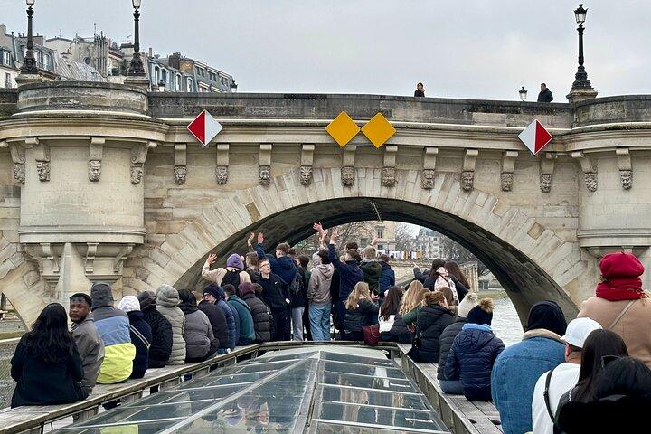 Croisière touristique Paris Seine avec commentaires par Bateaux Parisiens