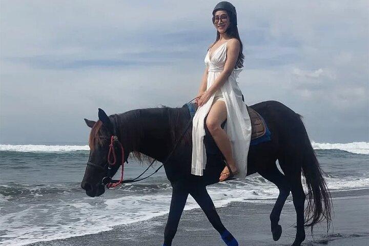 Paseos a caballo en la playa en Bali