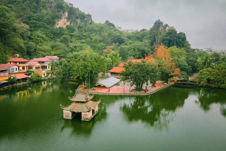 Mystical Hanoi: Thay Pagoda & Duong Lam Village Private Tour