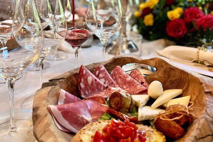 サン・ジミニャーノのフィレンツェプライベート料理教室とワインテイスティング