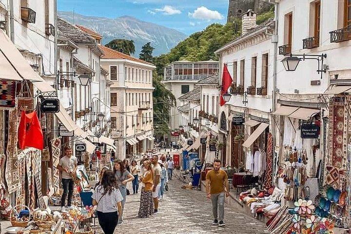 GJirokastër, Koldt vand Tepelenë dagstur fra Tirana