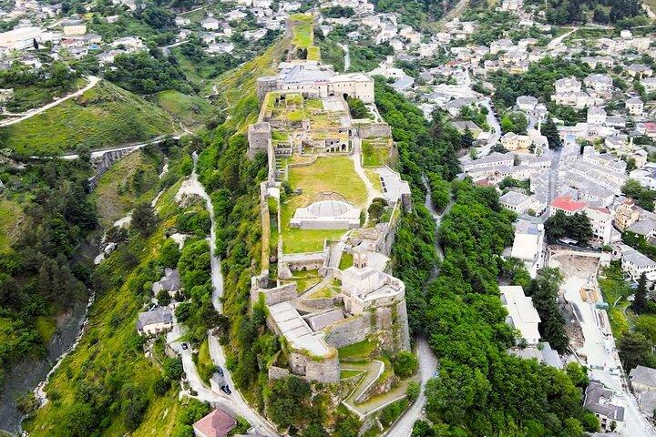 GJirokastër, Koldt vand Tepelenë dagstur fra Tirana