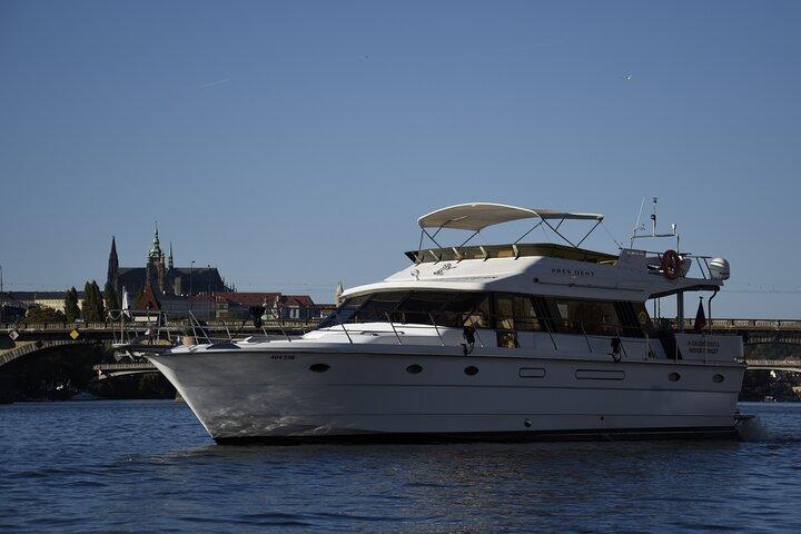 Crucero privado de 3 horas en Praga para 10 personas