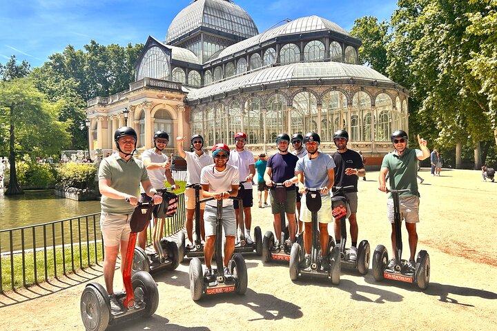 マドリッドの魔法のような象徴的なレティーロ公園セグウェイ ツアー
