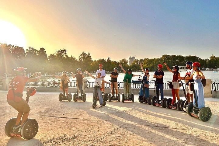 マドリッドの魔法のような象徴的なレティーロ公園セグウェイ ツアー