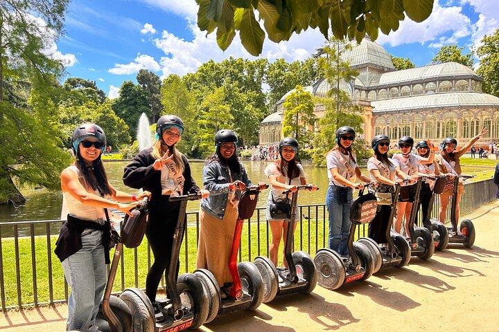マドリッドの魔法のような象徴的なレティーロ公園セグウェイ ツアー