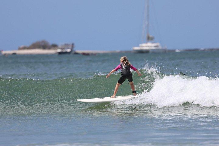 Surf med lokale på Tamarindo Beach
