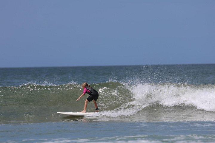 Surf med lokale på Tamarindo Beach