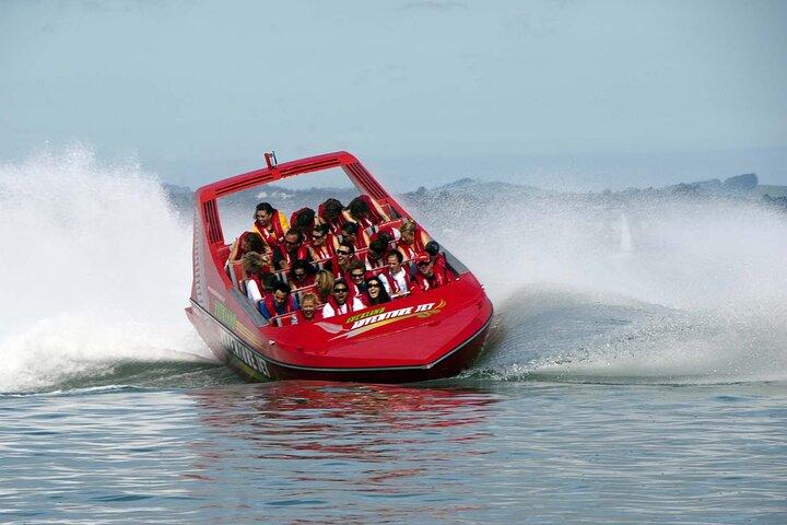Auckland Harbour Adventure Jetboat promenade.