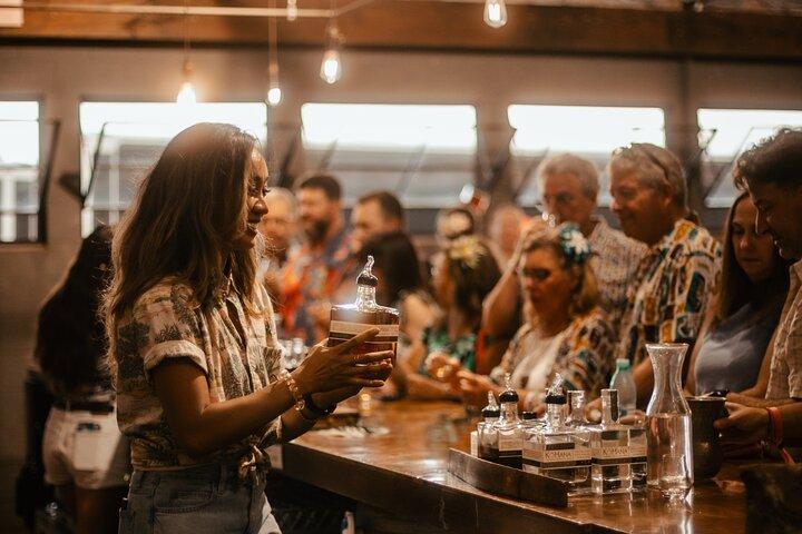 Kō Hana Excursión a la destilería de ron hawaiano y degustación para uno