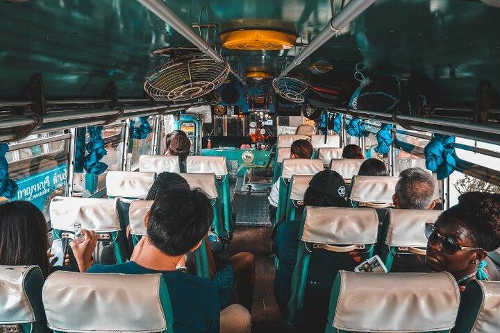 Von Chitwan nach Pokhara oder von Pokhara nach Chitwan: Touristenbus Service