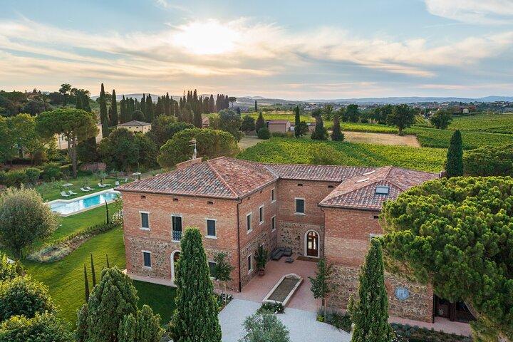 Une cave toscane classique avec déjeuner à Montepulciano