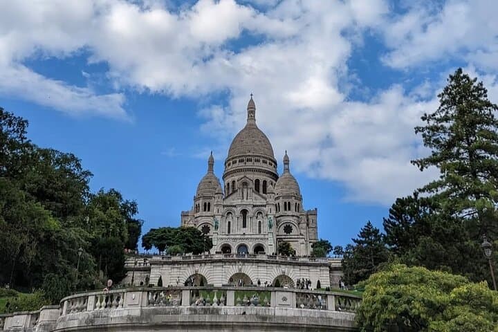 Sacré-Cœur Basilica with Montmartre Walking Tour