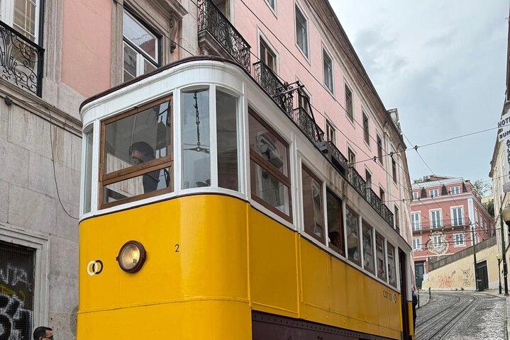 Tour della città di Lisbona in auto di lusso