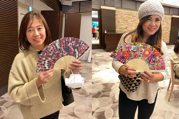 東京で日本の伝統文化の扇を作る