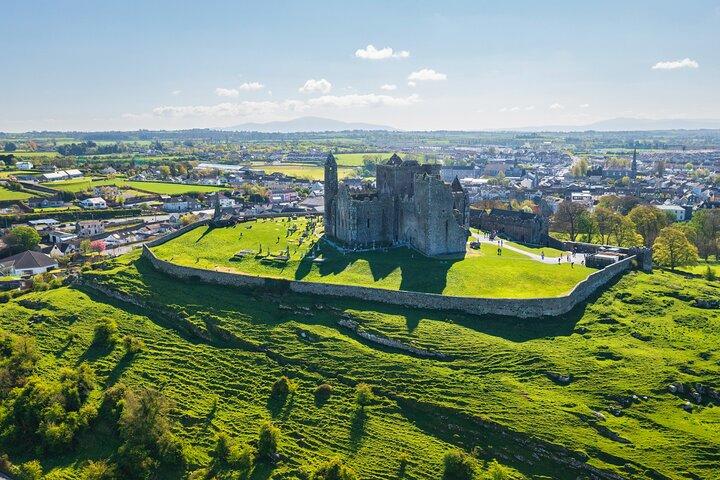 Rock of Cashel, Museo del Folklore y Tour por la ciudad