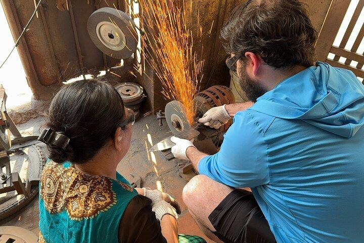Hanoi Messen maken Klasse:Doe mee met de erfenis in de werkplaats van de smid