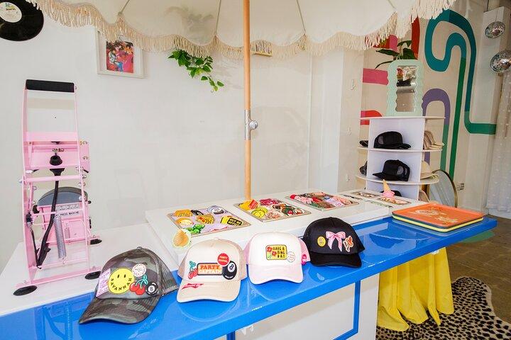 Trucker Hat Pop Up Experience em Charleston