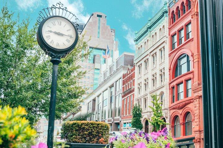 Louisville Legends : 3Hr Whiskey Row Food & History Tour (ウィスキー・ロウ・フード＆ヒストリー・ツアー)