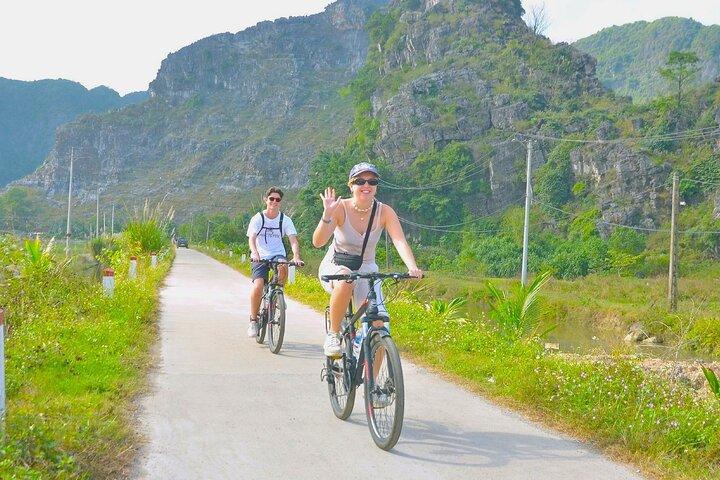 Hanoi : Kleine groep van 9 naar Hoa Lu, Tam Coc, Mua Cave, Local House