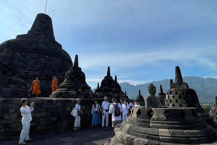 Yogyakarta : Tour guiado compartido al atardecer de Borobudur