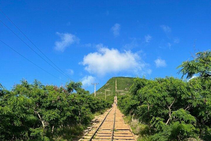 Wandeling Koko Head's 1.048 stappen met mevrouw Hawaii voor uitzicht op de top