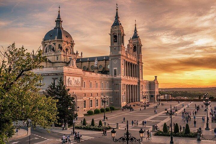 Visite guidée privée : Madrid City Highlights et Palace Quarter