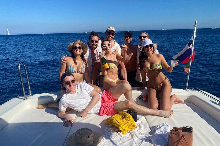 Tour privato in barca a Capri dalla Costiera Amalfitana. Bevande incluse