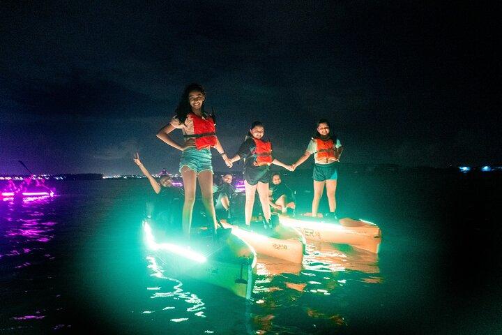 Glow Kayak Night Adventure i Mangroves