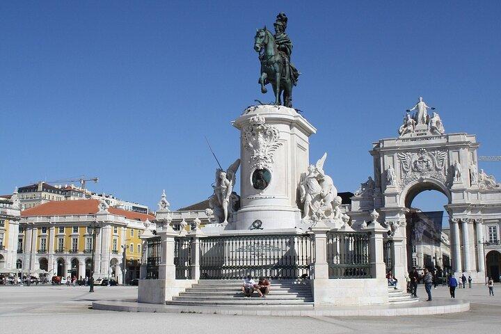 Lisbon Walking Tour: Explore Top Sights & Hidden Gems
