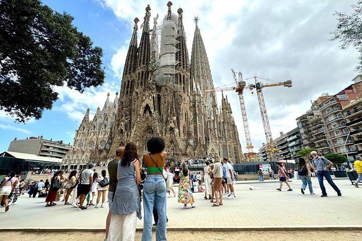 バルセロナサグラダファミリア小グループツアー、タワーアクセス（オプション）