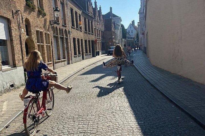 ブルージュガイド付きレトロバイクツアー：見どころ、隠れた名所＆試飲