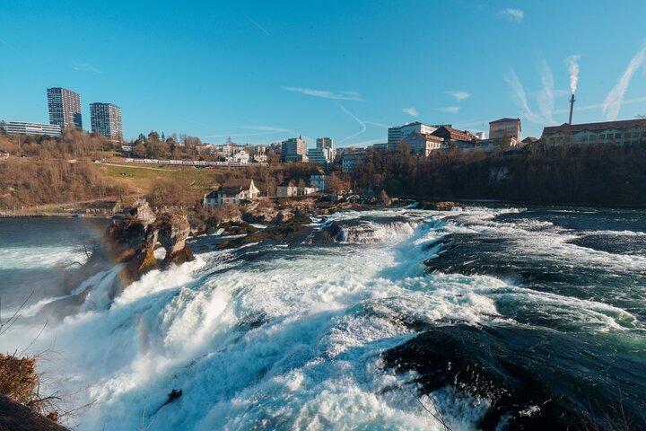 チューリッヒ リンツチョコレート工場とライン滝を巡るツアー