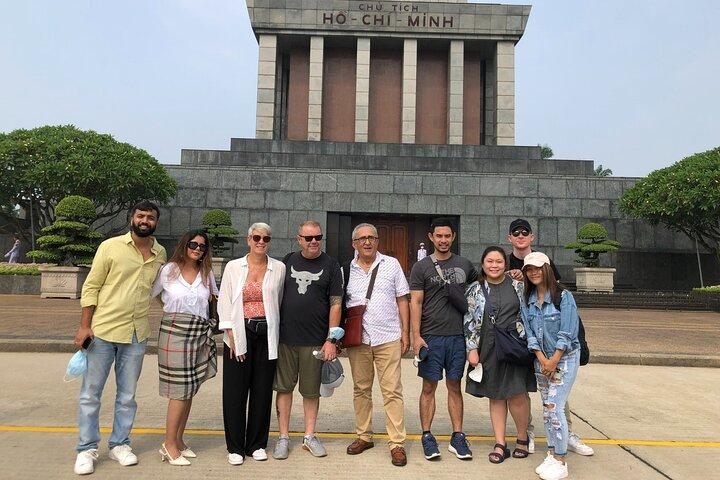 Tour privato di un'intera giornata della città di Hanoi dal porto di Halong